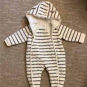 Nordstrom Baby Hooded Bunting Snowsuit Size 6 Months White Gray Stripe Winter